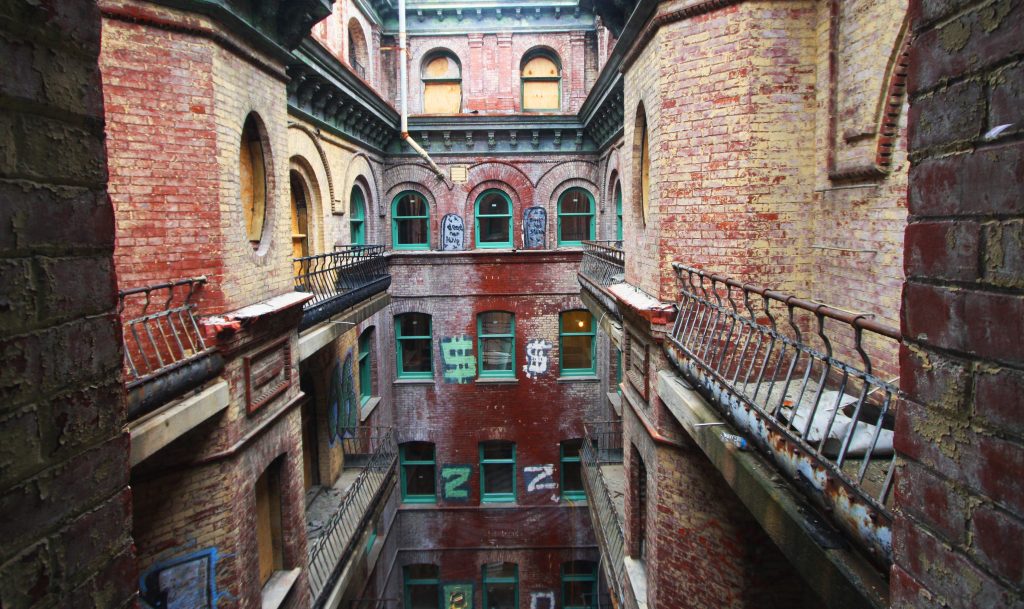 Divine Lorraine Hotel lieu abandonné restauré